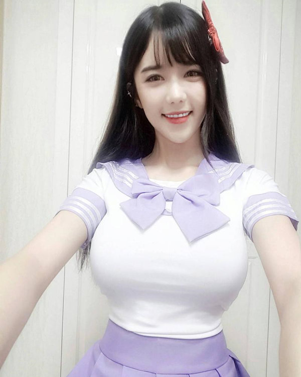 超级巨乳美女