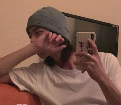 男生轻拍女生的后背代表什么 这些情况要分清