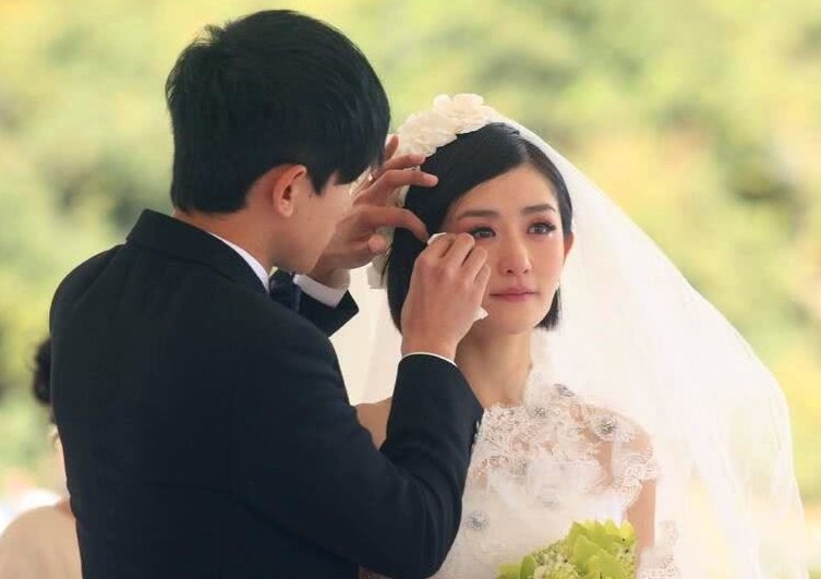 谢娜比张杰大多少岁?两人经历坎坷修成正果