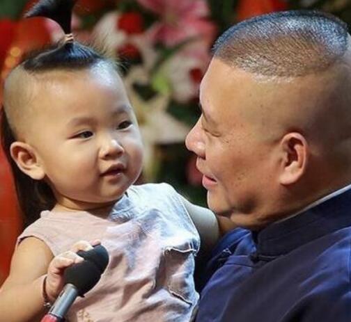 郭德纲一共有几个妻子几个孩子？