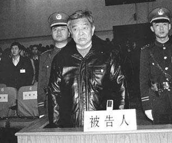 褚时健因何入狱 褚时健坐牢多少年