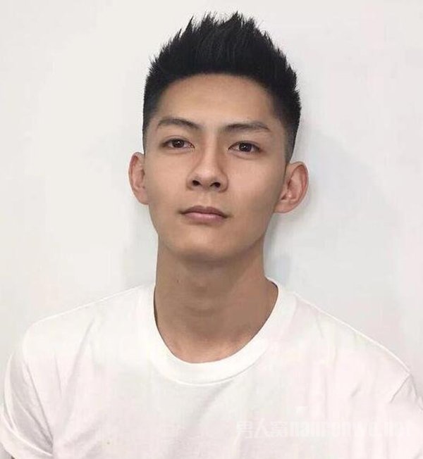 男生头发扁塌适合什么发型 这三款发型才最适合你
