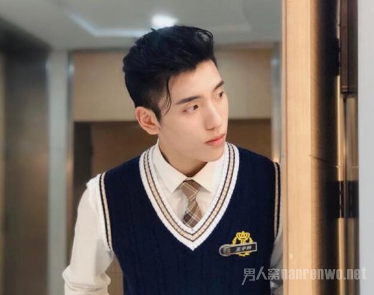 剪侧背头有啥要求 什么头型脸型适合剪背头发型