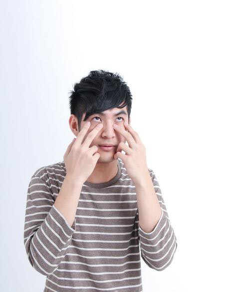 自己动手来按摩 眼袋倦容Say Bye-bye