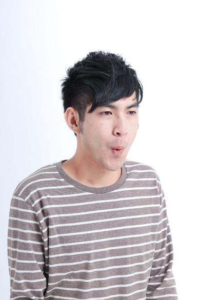 男人常做脸部运动让脸更紧实