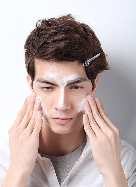 男生如何洗脸 男士洗脸的正确方法