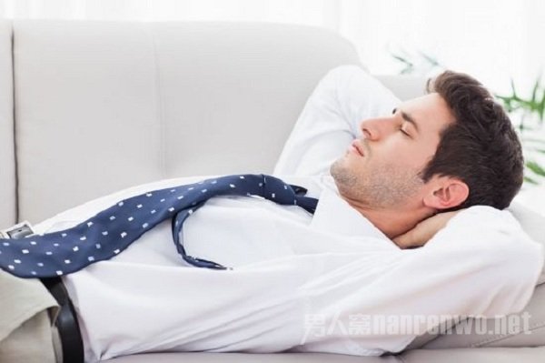 男士护肤要注意 不正确睡姿导致皱纹