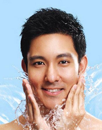 男士脸部太油腻怎么办 教你选对洗面奶