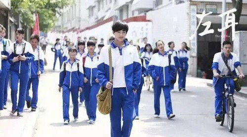校服裤也可以穿的这么时尚 我没有逗你