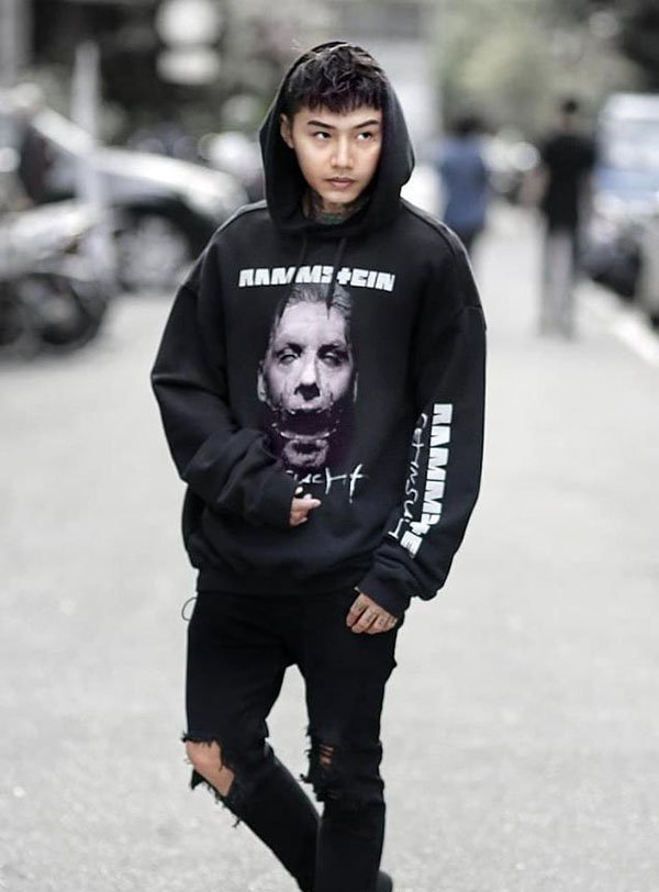 男生穿破洞裤好看吗 怎么搭配衣服鞋子