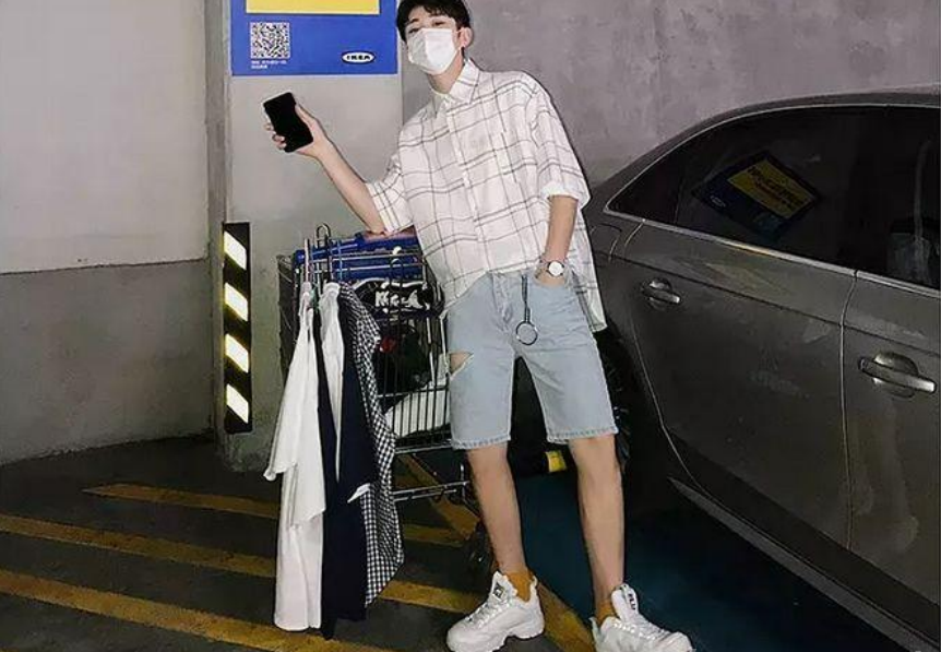 女生最喜欢的男孩穿搭风格 干净整洁休闲的穿搭