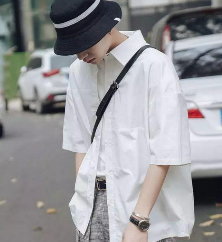 女生最喜欢的男孩穿搭风格 干净整洁休闲的穿搭