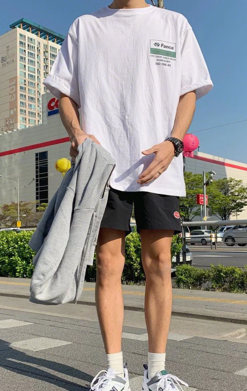 白t恤怎么穿好看 白色t恤配什么裤子男装