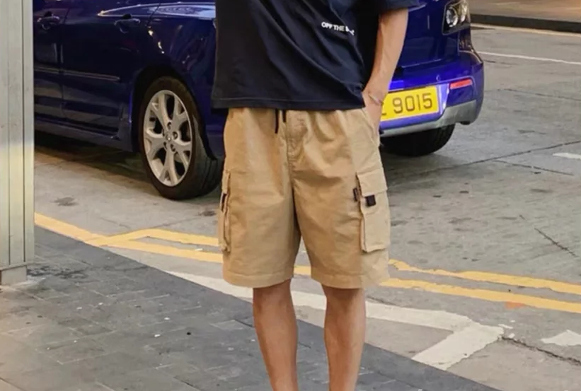 男生五分短裤配什么上衣 看街头潮男搭配