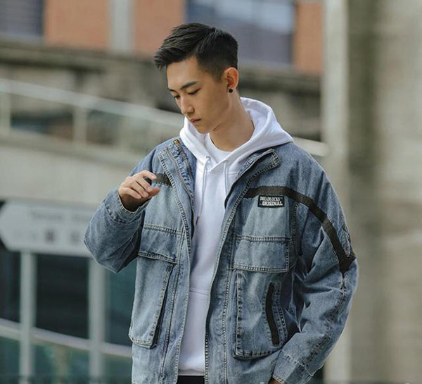 连帽卫衣冬季怎么搭配 这样穿搭很帅气