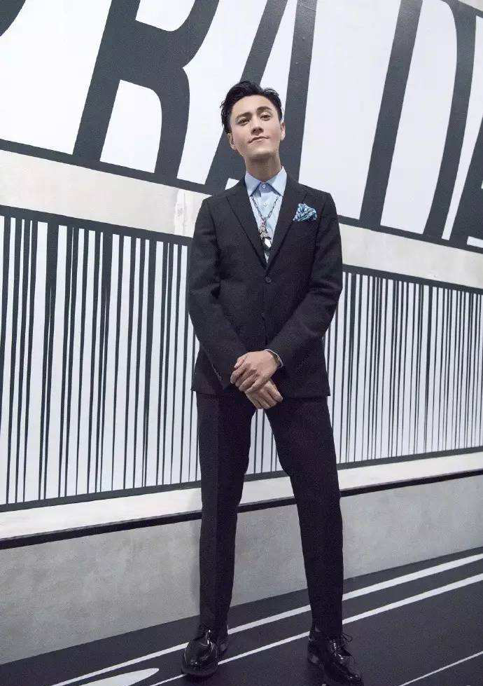 男士衬衫怎么挑选 教你挑选适合自己的衬衣