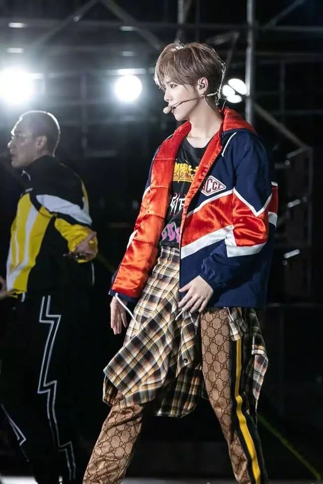 初秋男生穿什么衣服 男生秋季穿搭简单