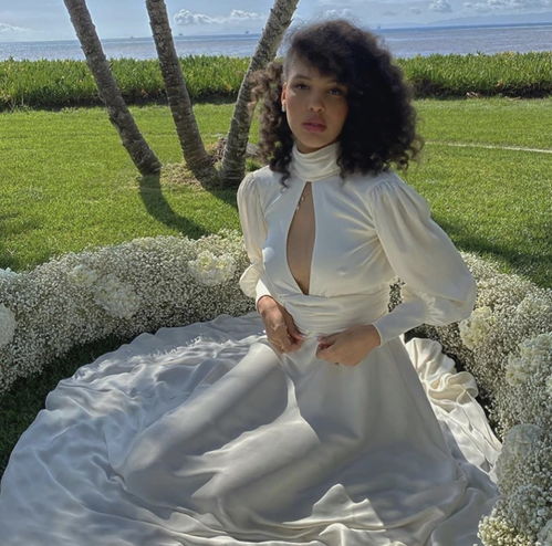 50岁风满的大妈在家跳舞