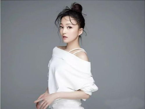 李咏的主持风格 凭借自己的人格魅力和敬业精 李咏的主持风格 凭借自己的人格魅力和敬业精